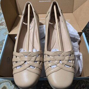 Life Stride Diverse Taupe Faux Leather SIZE 7.5 Round Toe Low Heel Slip-On Shoe